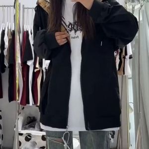 เสื้อแจ็คเก็ตป้องกันน้ำสไตล์ลำลองสำหรับผู้หญิง ฤดูใบไม้ร่วง/ฤดูหนาว 2025 ใหม่ ขนาดเล็ก ลำลอง ปีนเขา แจ็คเก็ตสั้น แจ็คเก็ตเสื้อ