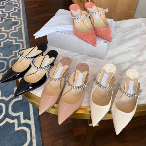 รองเท้าแตะสตรีสไตล์ฝรั่งเศสทันสมัยพร้อมนิ้วเท้าแหลมและส้นสูงสําหรับฤดูร้อนปี 2024 หนังบางเฉียบด้านบนและรายละเอียดโลหะ