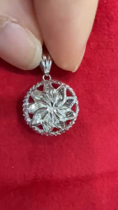 Poh Heng Jewellery 18K Bloom Radiance Pendant In White Gold *Online Exclusive*