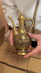 Nậm Bình đựng rượu đồng thau đồ thờ cúng khắc rồng phượng truyền đời nhiều thế hệ trang trí nhà cửa