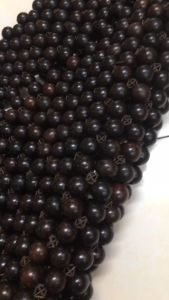 Đệm Lót Ghế Xe Ô Tô Hạt Gỗ Mun Cao Cấp Hạt 1.8cm ( video  hình thật )