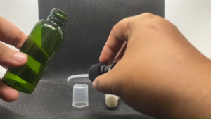 ขวด 50 มล.(25ใบ) พลาสติก Pet เขียวกลม + หัวสเปรย์#20mm