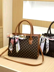 W W.Q.C PU LEATHER MATERIAL CROSSBODY BAG FOR WOMENS SMOOTH ZIPPER CLOSURE ONHAND PRODUCT AND AFFORDABLE