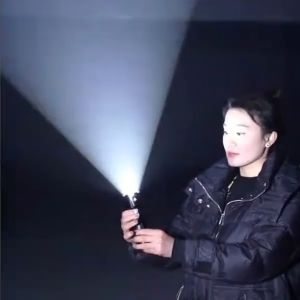 Đèn pin led soi xa gần siêu sáng thế hệ mới dùng pin sạc