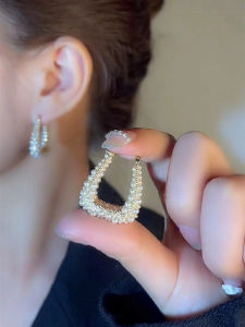 Fashionable Geometric Pearl Earrings for Women Vintage Hong Kong Style Cold Tone Elegant Decorative Jewelry Trendy Accessory