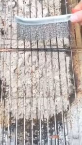 👉แปรงลวดทองเหลือง 👉  ด้ามพลาสติก ​Wire Brush มีด้าม  แปรงลวดขัดสนิม แปรงฝอย  ปลายโค้ง แปรงลวดทำความสะอาด  ขนแปรงแข็งแรง คุณภาพดี