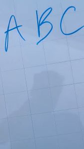 Bảng mica viết bút lông kích thước 70 x 100cm tặng kèm bút lau bảng