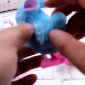 Satu Keluarga Mainan Kelinci Putar Manual M359 Mainan Anak Kelinci Bulu Lucu Berjalan Otomatis