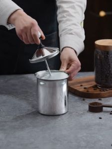 ถ้วยปั๊มฟองนม ขนาด 800ml ถ้วยตีฟองนม เครื่องทําฟองนม ที่ตีฟองนม (ขนาด 800ml. 400ml.)