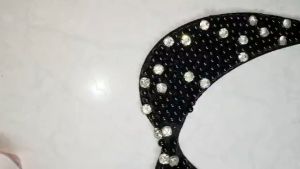 Cổ sen may lên áo trang trí