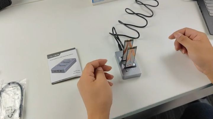 Lingshi 1 Ensemble M.2 SATA Duplicator M.2 SATA Dual Bay SSD Enclosure