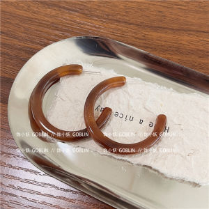 Amber Brown C-Shaped Acetate Earrings Womens Simple High-End Circular Stud Earrings 2025 New Retro Hong Kong Style Ear Jewelry