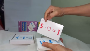 Bộ 36 thẻ giấy bìa 2 mặt dạy cho bé học phép toán cộng trừ nhân và chia (mỗi bộ là 1 phép tính)