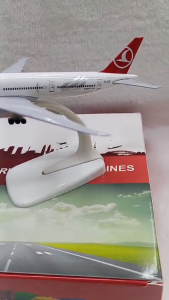 Turkish Airlines Boeing 777 Diecast Airplane 20CM Model W Landing Gear Airplane Display Stand and Packaging Box
