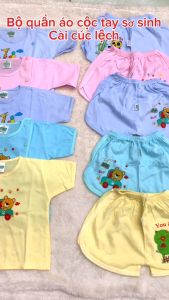 Combo 5 Bộ quần áo bé sơ sinh ngắn tay bé trai bé gái cài cúc lệch Vải 100% Cotton nền màu Bossini 0-9kg có tách lẻ 3 bộ