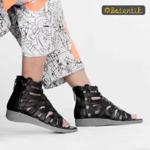 Sendal Gladiator Wanita Tinggi Zhipper Hitam Raflesia 1