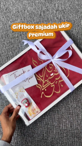 Hampers Giftbox Exclusive Sajadah Ukir Nama Arab Kaligrafi Premium Size Jumbo Custom | Souvenir Kado Cewek Cowok Ultah Pengajian Oleh-Oleh Haji Umroh Perlengkapan Sholat Seserahan Pernikahan