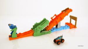 Hot Wheels Monster Trucks Crocodile Crash Challenge Playset & 1:64 Scale MEGA-Wrex Toy Vehicle (JJN45)