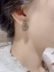 Elegant Grey Diamond Stud Earrings Fashionable Minimalist Design Womens Jewelry Cool Trendy Style Alloy Embedded Artificial Gem