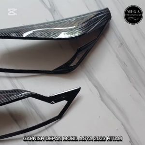 Cover Garnish Lampu Depan Mobil AGYA 2023 - 2024 Carbon Glossy