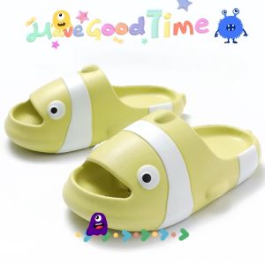 Xishop บริการ รองเท้า บบสวม สีสันสดใส พื้นนิ่ม พื้นกันลื่น น่ารักตะมูต รูปลักษณ์ดีเทล ใส่แล้ว น่ารักมาก บริการสำหรับผู้ชายที่ต้องการความสวยงามและความสะดวย