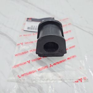 RUBBER RUBER STABIL BELAKANG NEW TRITON PAJERO SPORT 4156A113 TAHUN 2008-2021