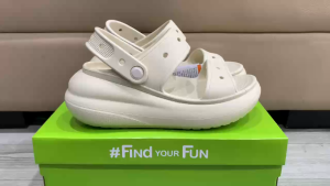 Sandal 2 quai Cross Crush thường đế cao 7cm cho nữ tặng 10 sticker màu HỒNG