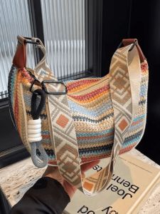 กระเป๋าสะพายข้างผ้าถักสไตล์ใหม่สำหรับผู้หญิงในช่วงฤดูร้อนปี 2025 กระเป๋าสะพายข้างแบบสะพายข้างแบบลำลองสีบล็อก กระเป๋าถือแบบมีซิป