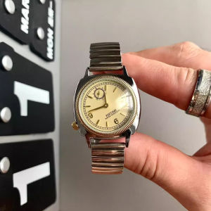 Vintage Cushion Watch for Men and Women Twotone Gold Finish Expansion Bracelet Knurled Bezel Quartz Watch Arabic Numerals