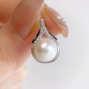 LAZO DIAMOND Sea of Beauty Precious Tear Pearl and Diamond Pendant in 375/9K White Gold