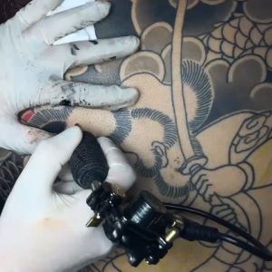 Máy xăm dankubin v7r Đa năng - Chỉnh stroke - Đi nét vào màu rất tốt. Có 2 màu: đen - vàng.