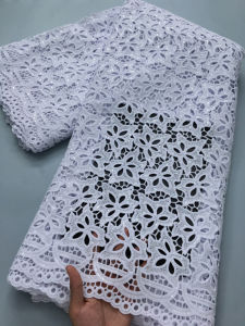 สีขาวลูกไม้แอฟริกันผ้าที่ละลายน้ําได้ Guipure ลูกไม้คุณภาพสูงไนจีเรียผ้าสําหรับชุดแต่งงานของผู้หญิง 2.5 หลา 4197