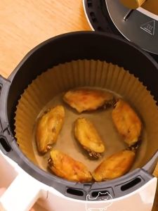 50 Giấy Nến Tròn 20cm Làm Khuôn Bánh Giấy Lót Nồi Chiên Không Dầu Lò Nước Bếp Nướng Ngăn Dầu Mỡ