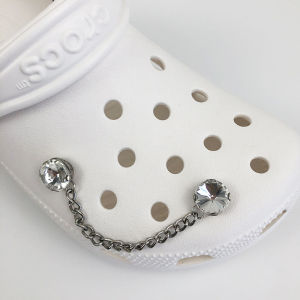 1ชิ้นเครื่องประดับสีดำระยิบระยับสีเงินทองสำหรับรองเท้าจระเข้/ตกแต่งโซ่โลหะสำหรับผู้หญิง/กำไลข้อมือพลาสติกใสขนาดใหญ่สำหรับผู้หญิงหญิงสาว Crocs