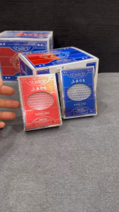 Bài Tây Hộp Nhựa cao cấp POKER 2332 chất liệu giấy cao cấp hoa văn đẹp mắt 2 màu Đỏ vs Xanh