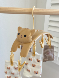 Adorable Cat Shaped Clothes Hanger for Socks Underwear Multi-clawed Drying Rack Cute Plastic Coat Hanger Storage Organizer