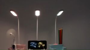 ไฟตั้งโต๊ะ โคมไฟ เปิดไฟได้ 3 สี พร้อมแบตในตัว มีที่สำหรับเสียบ USB