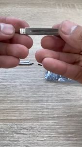 ก้านกุญแจพับ ดอกกุญแจพับ ก้านแบบสลักยึด เป็นก้านกุญแจสำหรับรถยนต์ โตโยต้า ใส่ได้กับรีโมทกุญแจพับ Toyota 1 แถม 1