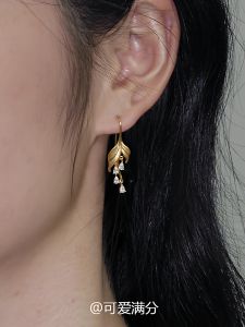 Retro Gold Leaf Zircon Pendant Earrings Elegant Artistic Design Womens Fashion Jewelry Leaf Pattern Alloy Ear Hooks