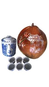 Bình ủ trà trái dừa vẽ hoa đào / Bình trà 07 - 09  lít / Bộ 6 tách uống trà / Sản phẩm thủ công mỹ nghệ độc đáo xứ dừa Bến Tre