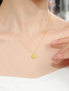ZHOU LIU FU 周六福 750/18K Yellow Gold Necklace Love Shine Pendant Necklace 0-Chain Unique Design Simple Jewelry for Women Daughter Birthday C0616152