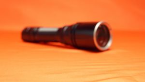 Đèn Pin Chiếu Xa Fenix TK30R – 500 Lumen 1500m Laser Trắng Công Tắc Xoay & Nút Bấm Chiến Thuật