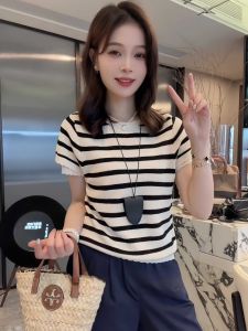 เสื้อถักไหมน้ำแข็งคอตั้งแขนสั้นผู้หญิงฤดูร้อน 2025 เสื้อแขนสั้นทรงเข้ารูปสไตล์เกาหลี แขนยาวปกติ ผ้าผสมโพลีเอสเตอร์