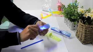 (1 PCS) LED Bamboo Dragonfly Flash Light Hand Rub Classic Toy Creative Flying Stick Toys Flying Spinning Toys For Kids