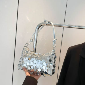 กระเป๋าสะพายไหล่ขนาดใหญ่พร้อมหัวเข็มขัดแบบสะท้อนแสงแฟชั่นฤดูร้อน กระเป๋าสะพายข้างแบบสะท้อนแสงสุดเก๋สำหรับการเดินทางในชีวิตประจำวัน