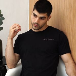 Kaos Pria Lengan Pendek Sablon Smith Berlin Origin Small Logo Slim Fit Katun Combed 24s Premium Halus Nyaman Anti Gerah