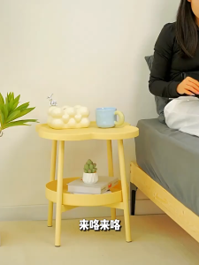 ชั้นวางของข้างเตียงสไตล์ครีมสี่แฉกโคลเวอร์ โต๊ะข้างเตียงเคลื่อนที่แบบเรียบง่ายและสร้างสรรค์