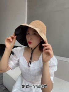 หมวกสตรีรุ่นใหม่ ปีกกว้าง ทรงสวย มีโบว์ด้านหลัง เหมาะกับทุกลุค ด้วยหมวกพับได้ใบนี้สำหรับผู้หญิงที่สวมใส่ได้ทุกโอกาส ระบายอากาศได้ดีและป้องกันรังสียูวี