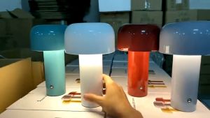 Lampu Meja Mushroom Table Lamp Lampu Tidur Portable Wireless Charging Touch Lamp Desktop Nordic Decoration Untuk Atas Bar Restoran