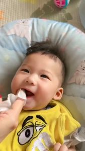 BABY TATTOO ผ้าก๊อซทำความสะอาดช่องปาก แบบสวมนิ้ว ที่เช็ดลิ้นเด็กทำความสะอาดช่องปาก สำหรับเด็ก 0-8 เดือนขึ้นไป (1 กล่อง 30 แผ่น ) เบบี้ แทททู